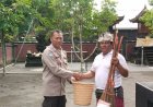 Pererat Silaturahmi, Bhabinkamtibmas Cakranegara Utara Sambangi Pura Njung Baruna