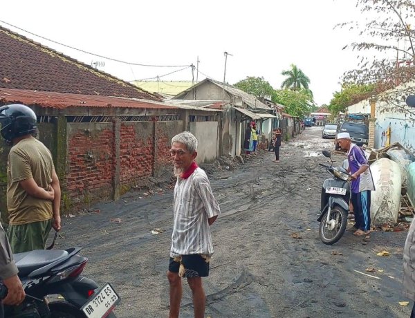 Patroli Kamtibmas Pasca Abrasi, Polsek Ampenan Pastikan Wisata Pantai Kampung Bugis Aman Dikunjungi
